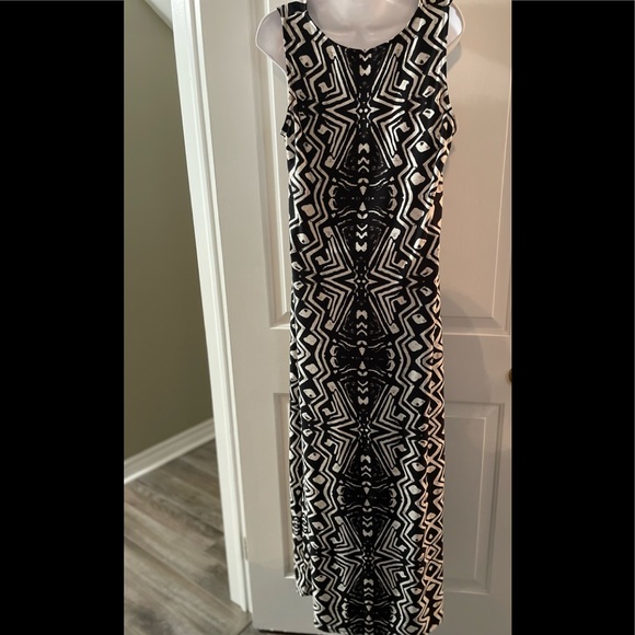 Like New Maxi Dress - Picture 3 of 3
